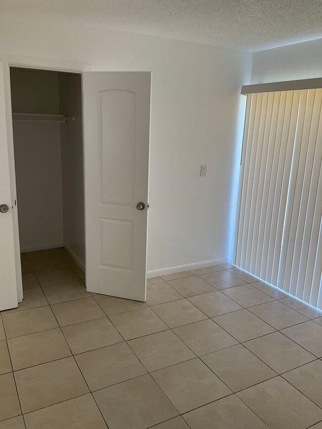 Building Photo - Vero Beach 2 Bedroom 1 Bath