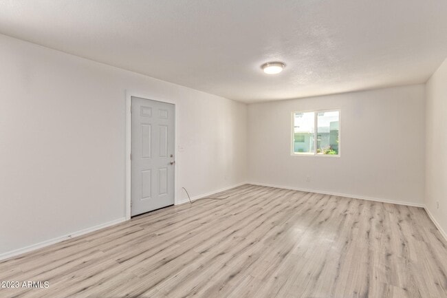 Building Photo - 2633 W Ocotillo Rd