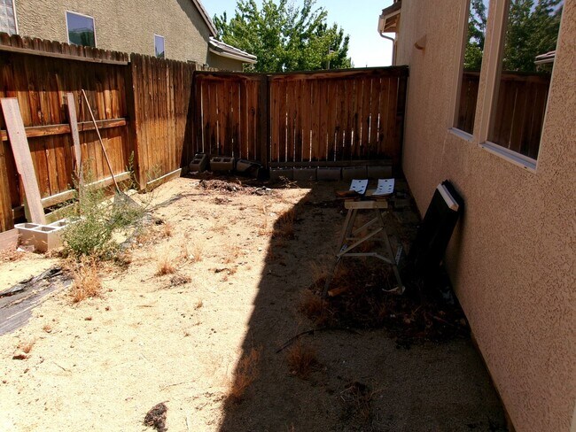 Building Photo - Spacious home located in gated community.