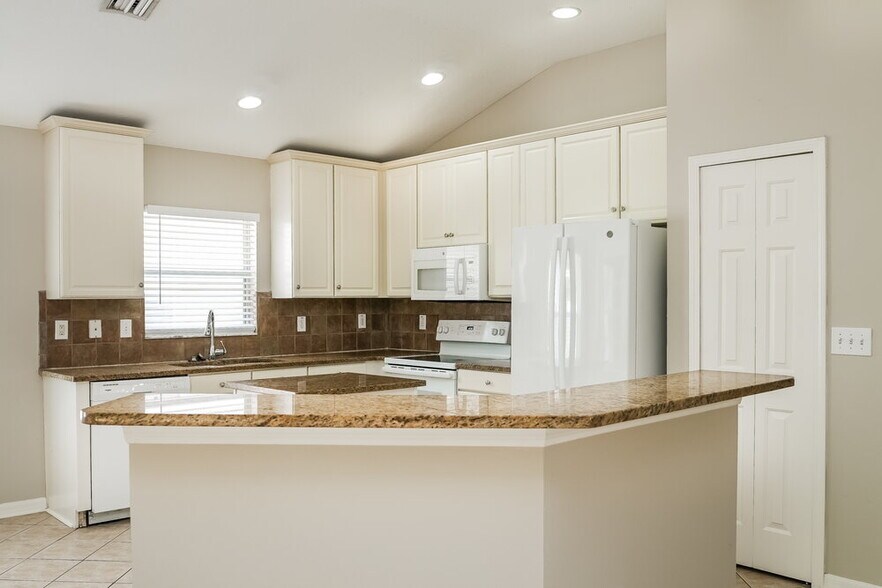 Building Photo - 15724 Cedar Elm Terrace