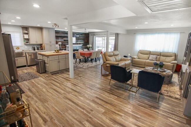 Building Photo - 6946 Pampas Way