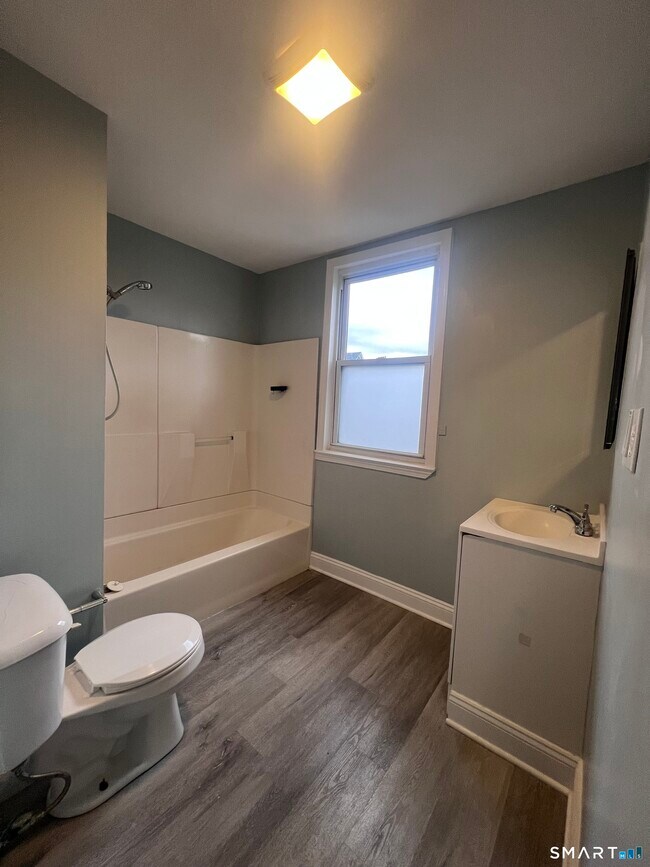 Building Photo - 113 Milne St