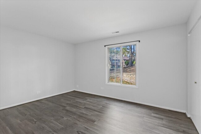 Building Photo - 1601 Thames Ct