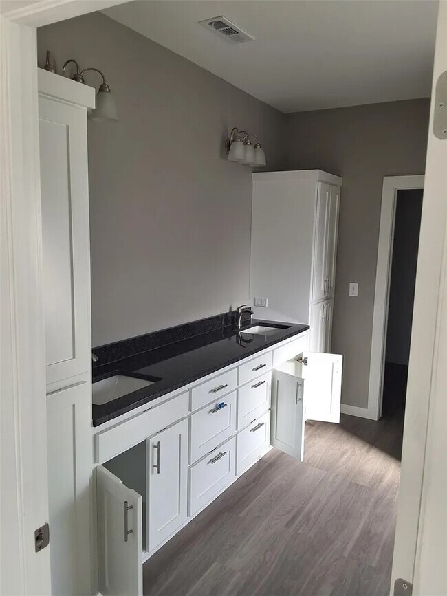 Building Photo - 5 Ila Ln