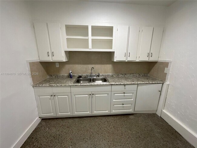 Building Photo - 661 NE 138th St