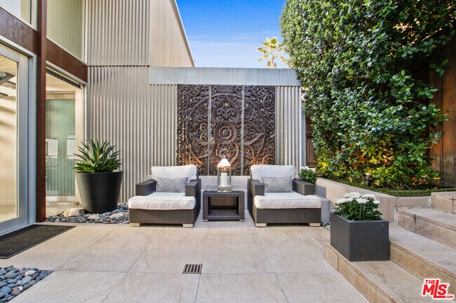 Building Photo - 9416 Beverlycrest Dr