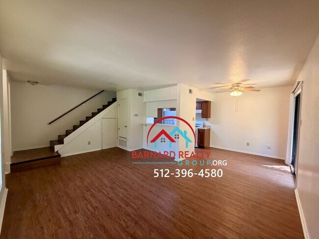 Building Photo - Available Now: 2 bed/1 bath duplex with car port