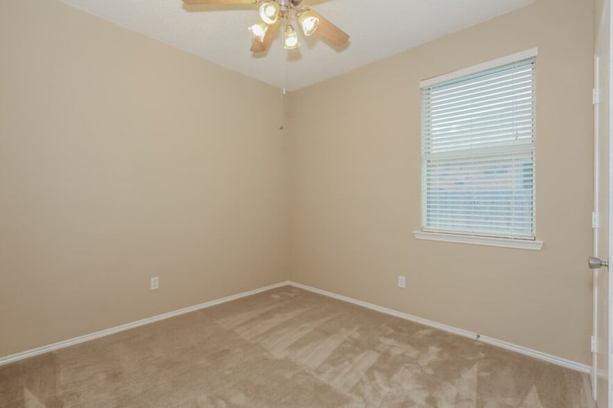 Building Photo - 6416 Freshwater Ln