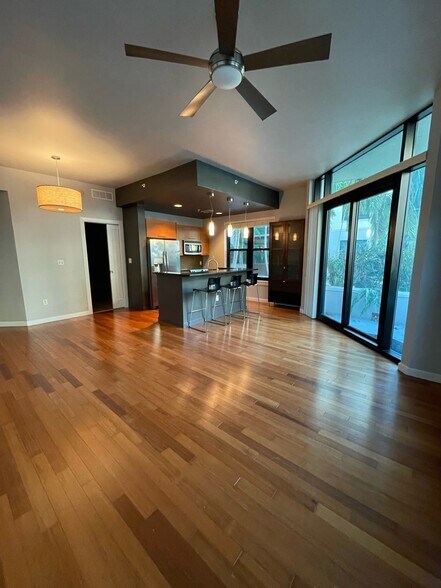 Building Photo - 400 4th Ave S