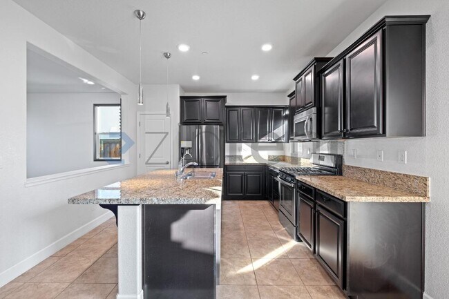 Building Photo - 2060 Salice Wy