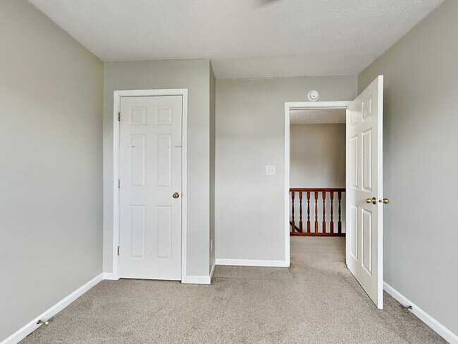 Building Photo - 10121 Pendula Dr