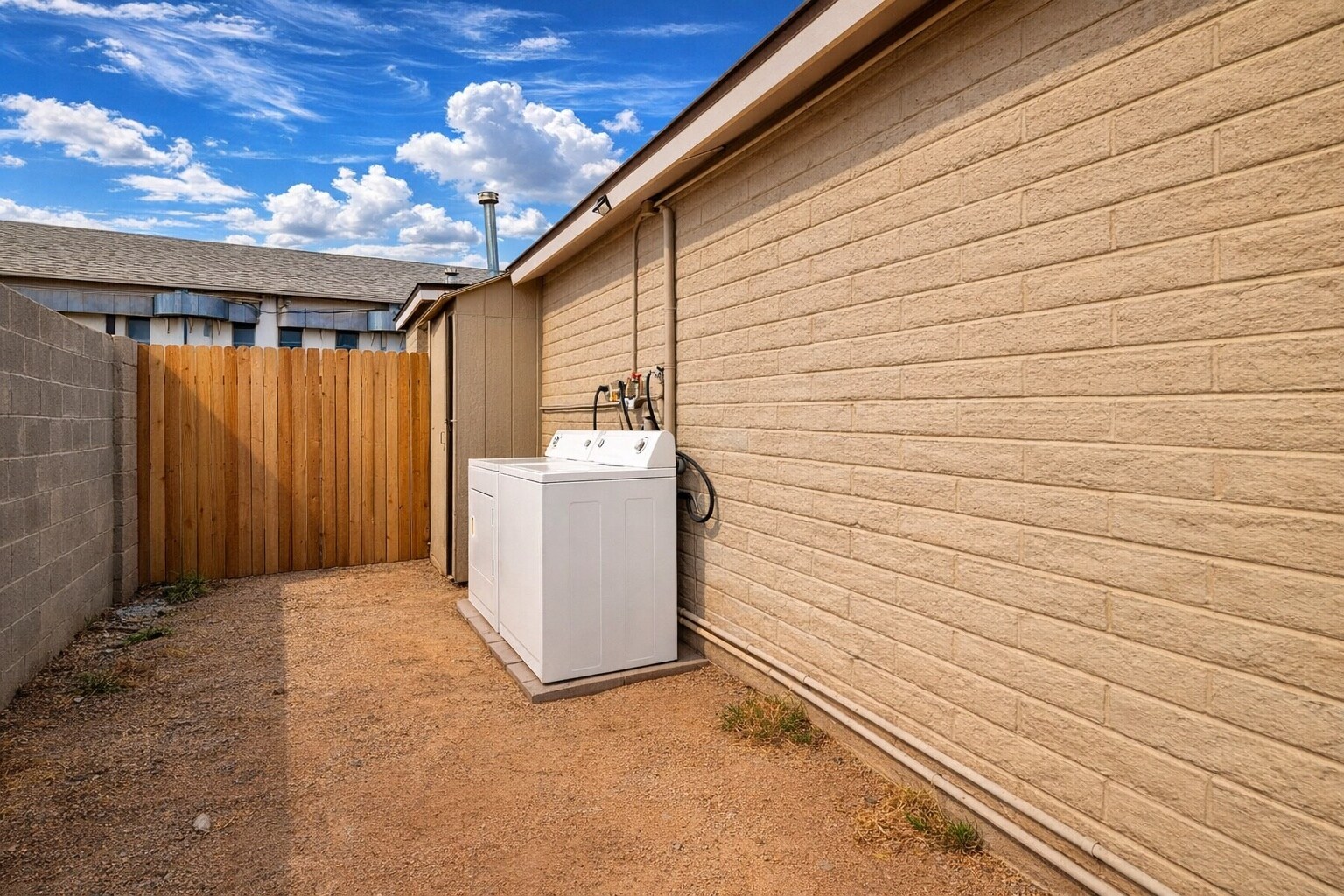 Building Photo - 1218 S 15th Dr