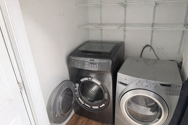 Building Photo - 217 Seward Ave NW