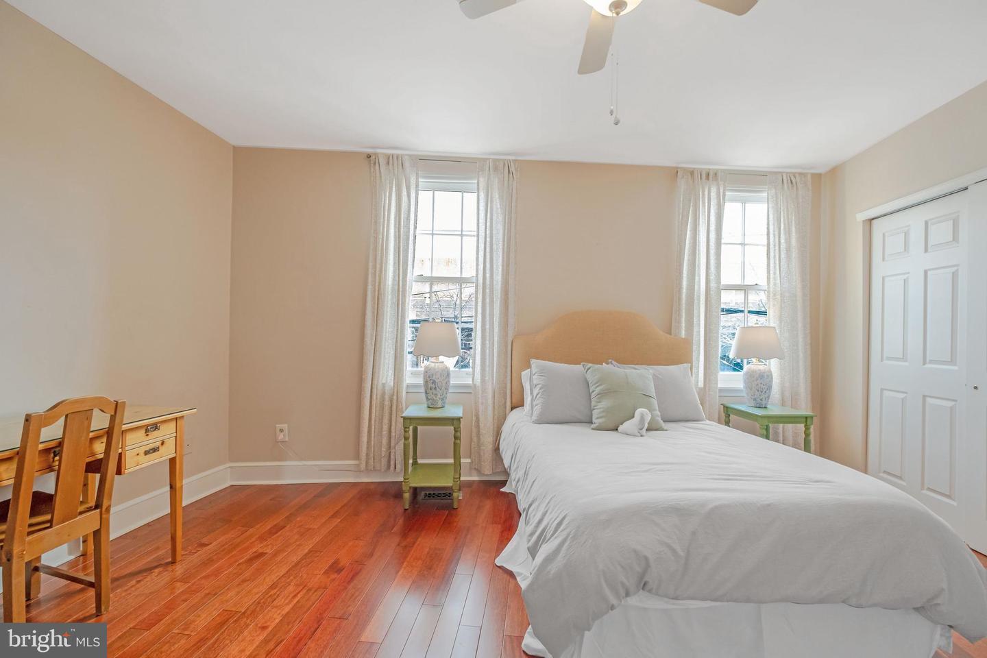 Building Photo - 908 S Front St