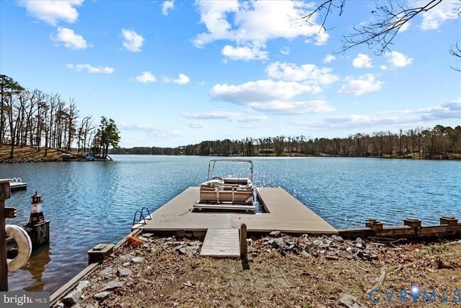 Building Photo - 686 Lake Caroline Dr