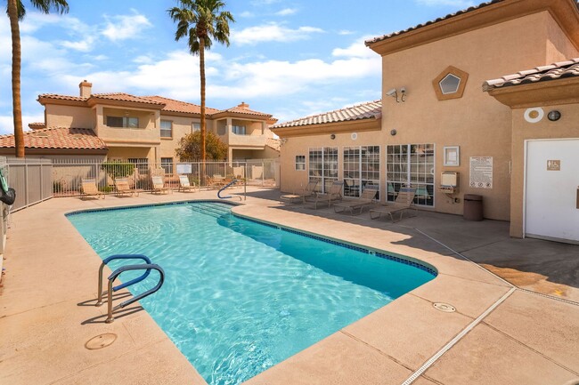 Building Photo - Spacious Two Bedroom with Garage!
