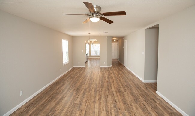 Building Photo - 1612 Sylvia Ln
