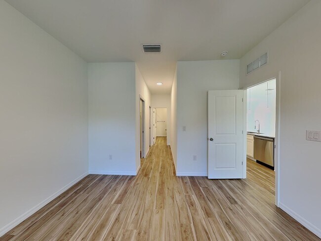 Building Photo - 5281 Gillot Blvd