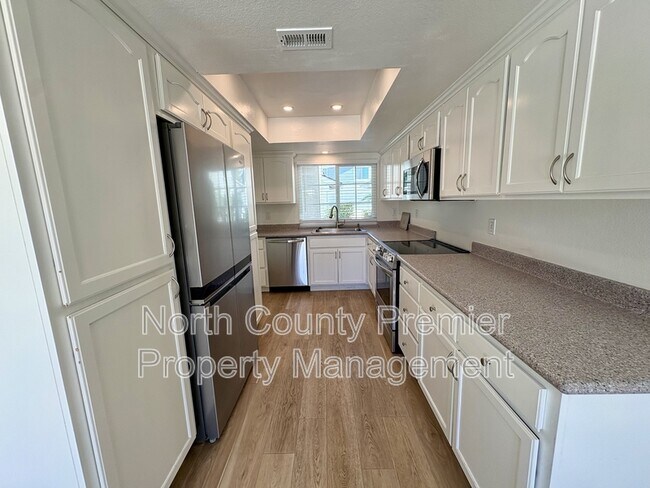 Building Photo - 2995 Lexington Cir