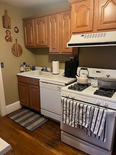 Building Photo - 41 Church St