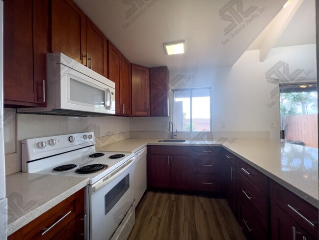 Building Photo - Two Bedroom, one bathroom, and two parking.