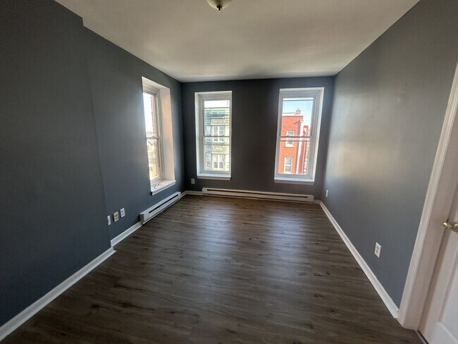 Building Photo - 218 N 6th St