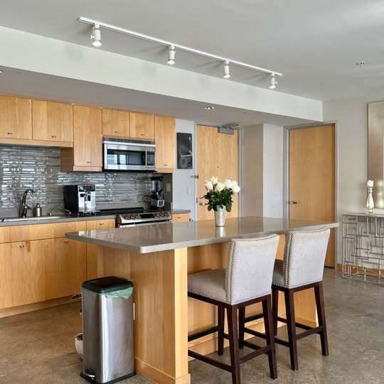 Building Photo - 221 E College St