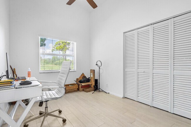Building Photo - 790 Clearbrook Park Cir