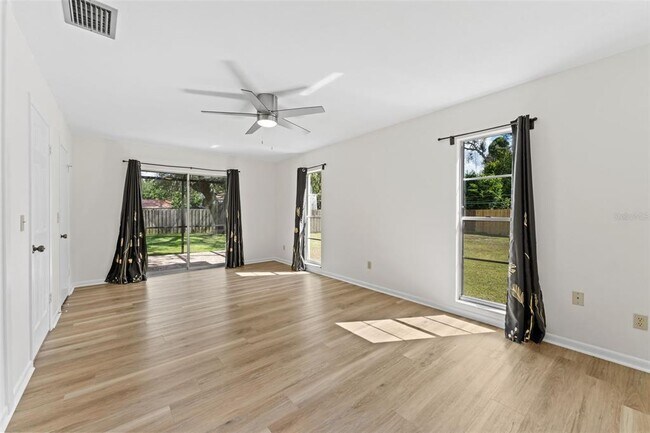 Building Photo - 1908 N Village Ave