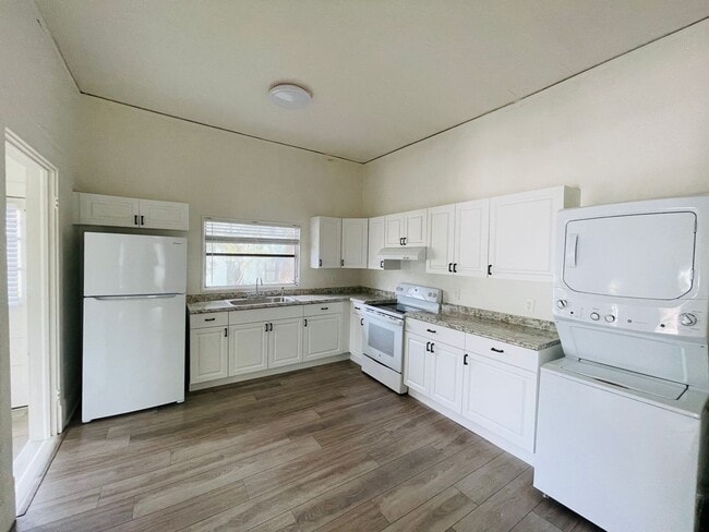 Building Photo - 802 South Blvd