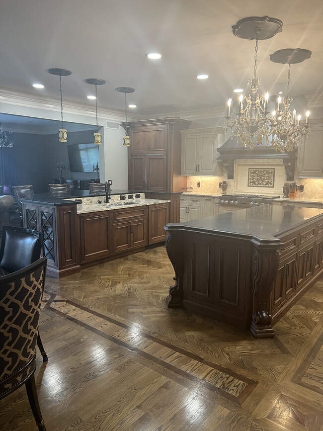 Building Photo - 9020 Whisperinghill Dr