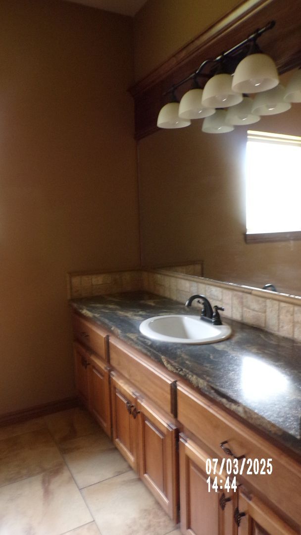Building Photo - Fantastic home located in Eastlake Addition