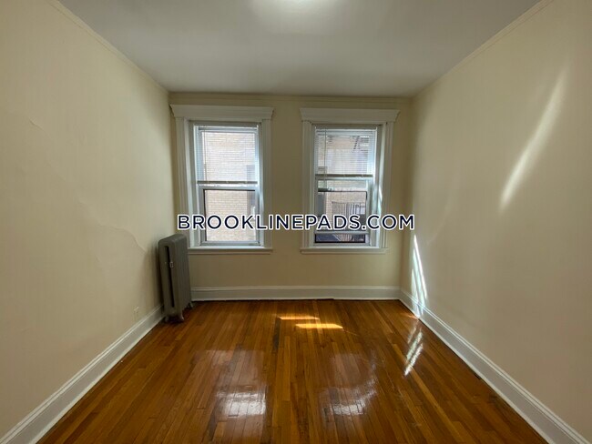 Building Photo - 360 Riverway