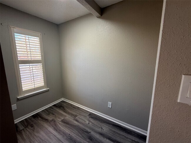 Building Photo - 7575 Cambridge St