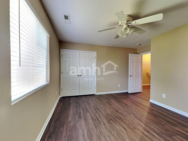 Building Photo - 836 Stockport Way