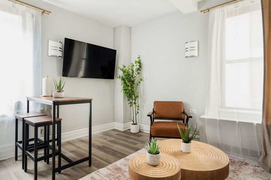 Building Photo - 234 W 73rd St