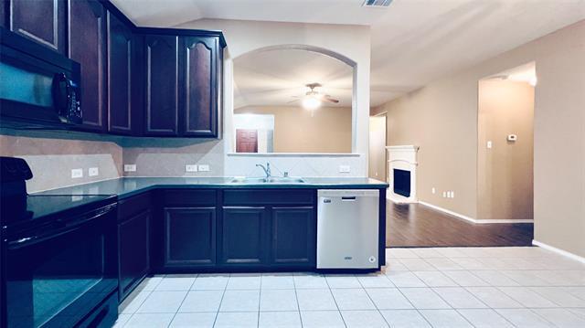 Building Photo - 590 Arthur Dr