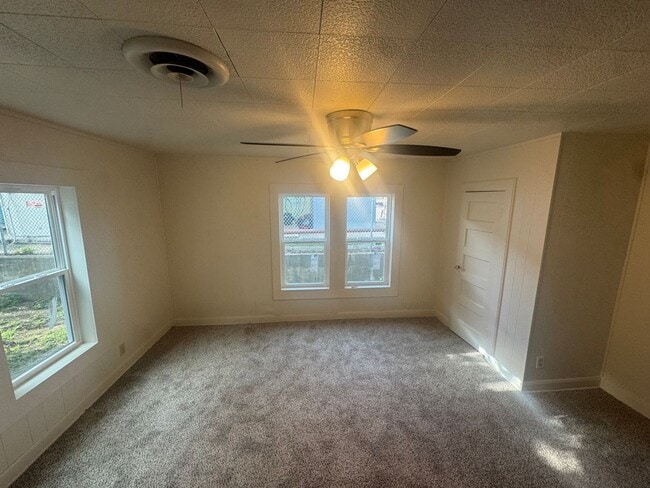 Building Photo - NEWLY RENOVATED - CHARMING 3/2 with STORAGE UNIT and COVERED PARKING