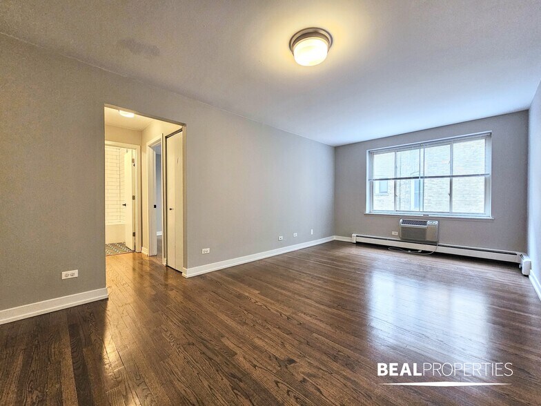 Building Photo - 524 W Oakdale Ave