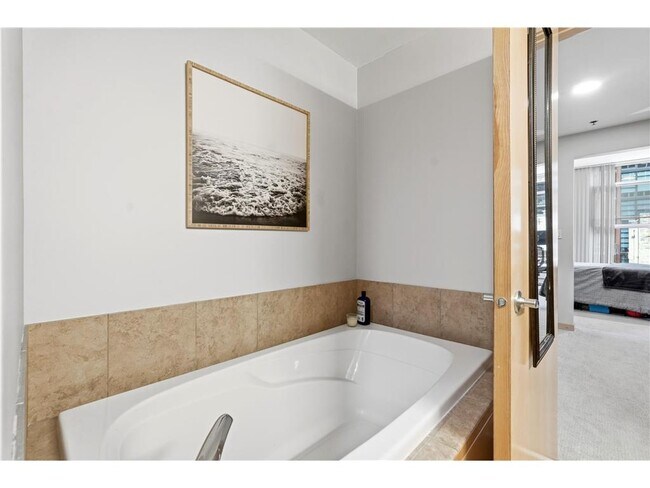 Building Photo - 215 10th Ave S