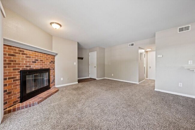 Building Photo - 701 Canyon Dr