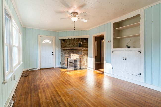 Building Photo - 936 39th St SW