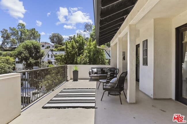 Building Photo - 5940 Manola Way