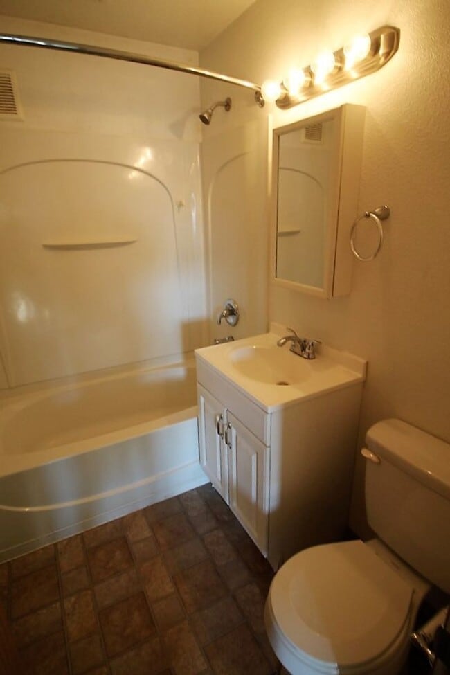 Building Photo - Lathrop St. 1436/1438 - VS
