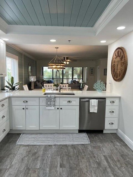 Building Photo - 275 Palm Ave