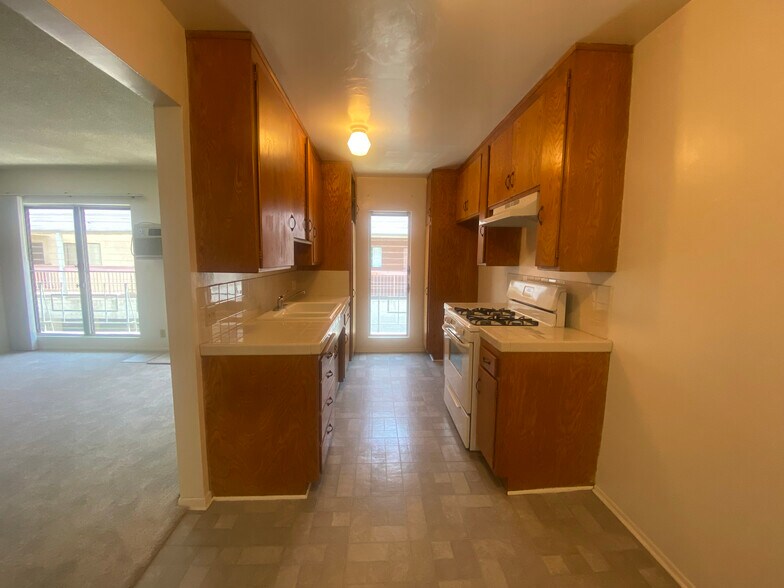 kitchen - 715 S Adams St