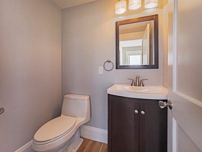 Building Photo - 8 Putnam Rd