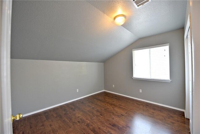 Building Photo - 2813 Greenlee Dr