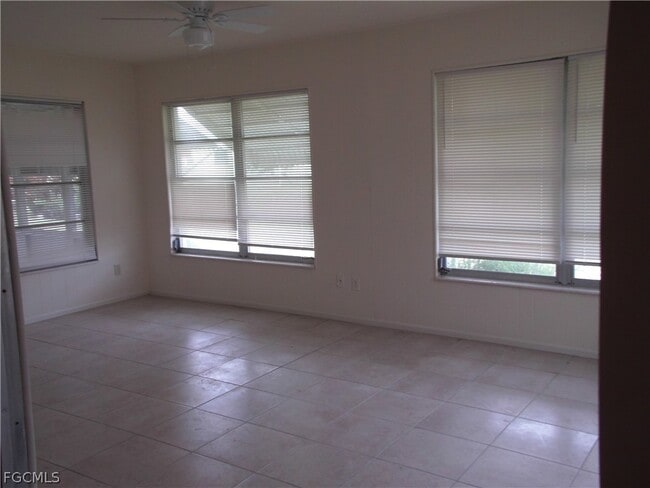 Building Photo - 242 S Lake Dr