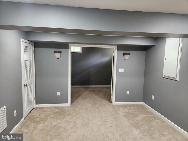 Building Photo - 4893 Frishman Ct